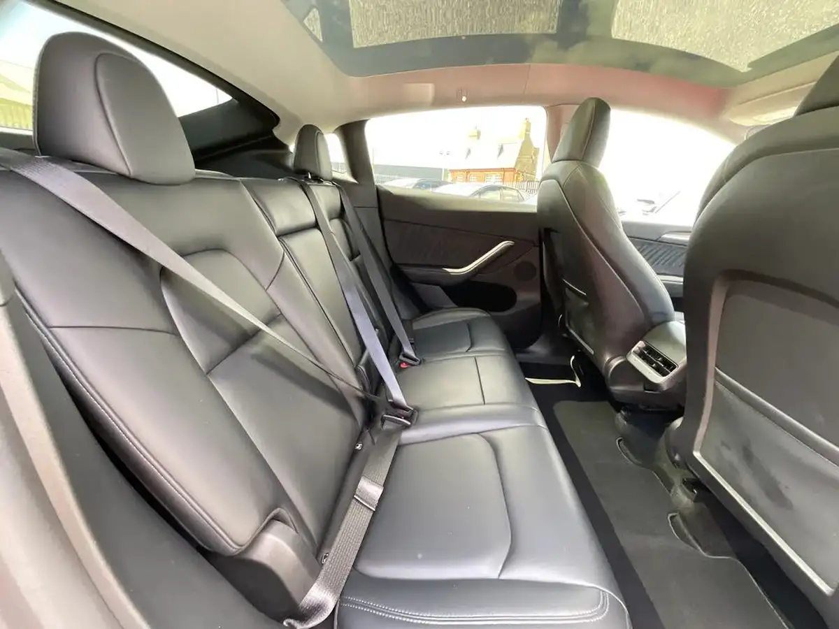 2022-tesla-model-y-e-long-range-big-11