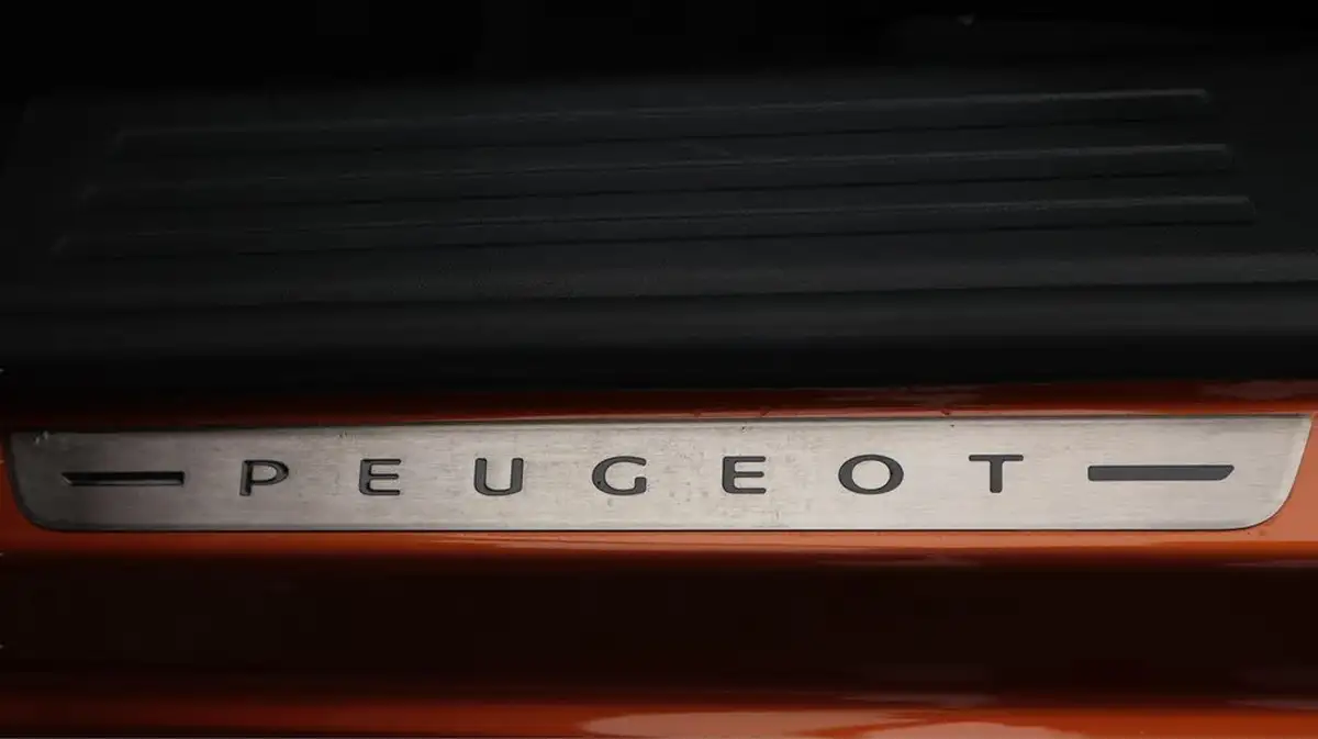 2021-peugeot-2008-suv-e-gt-big-22