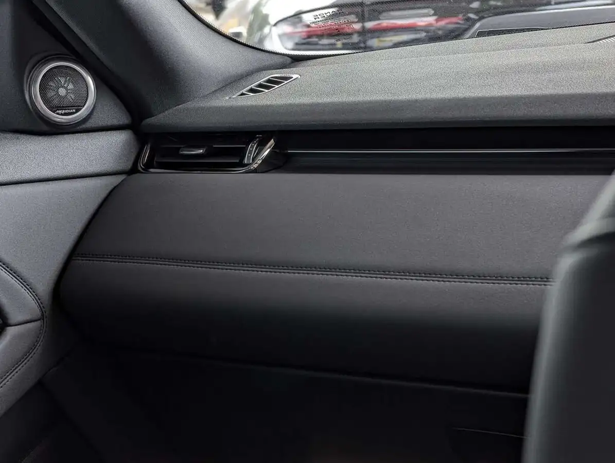 2022-land-rover-range-rover-evoque-15-p300e-r-dynamic-se-big-42