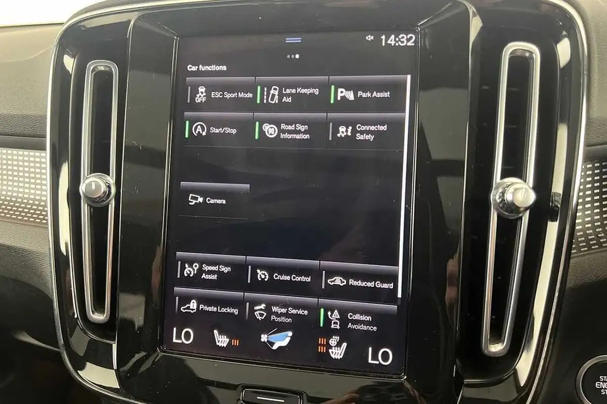2022-volvo-xc40-15-t3-r-design-auto-big-35