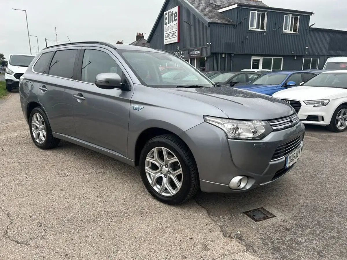 2015-mitsubishi-outlander-20-gx4hs-phev-big-0