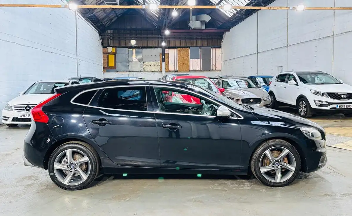 2013-volvo-v40-16td-d2-r-design-nav-big-7