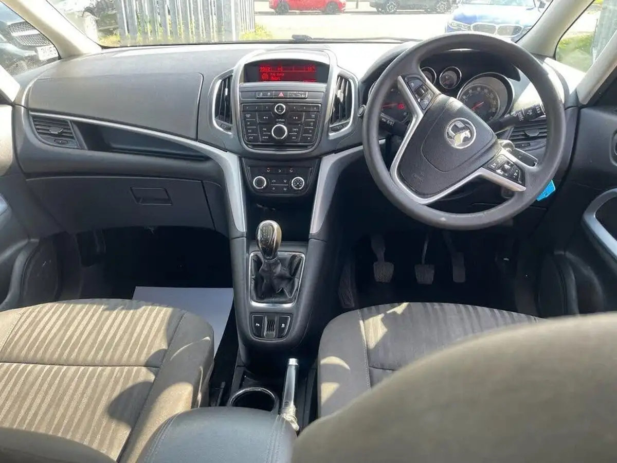 2014-vauxhall-zafira-tourer-big-10