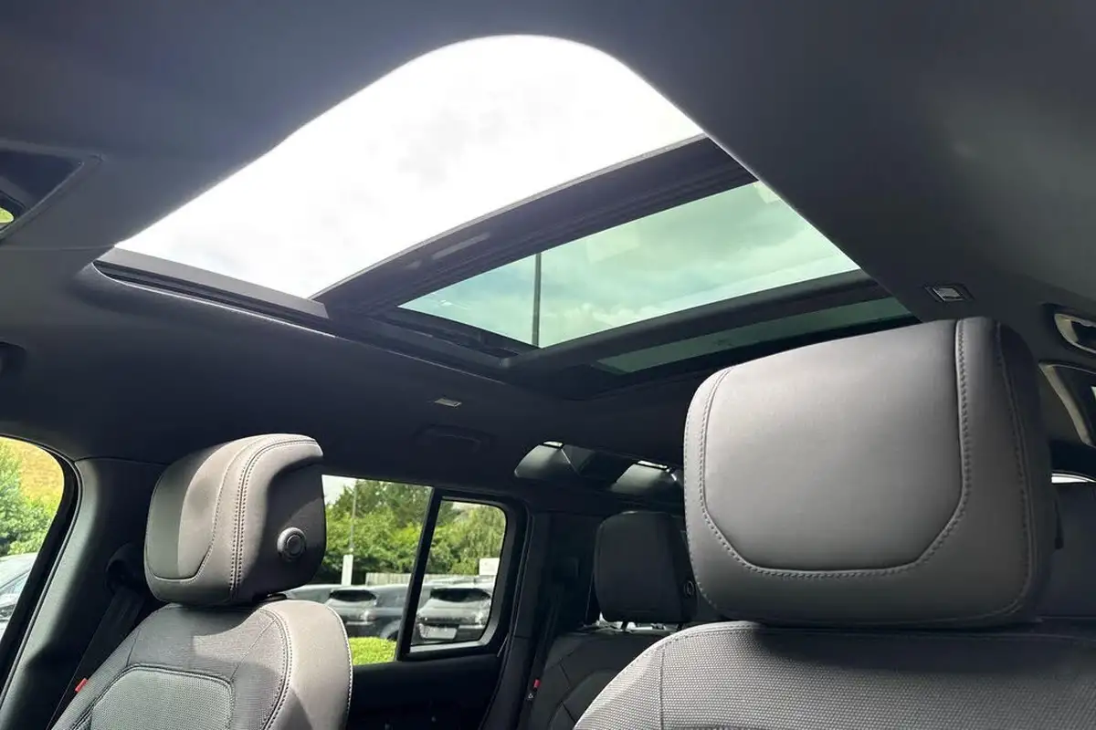2022-land-rover-110-defender-20-p400e-x-dynamic-hse-big-47