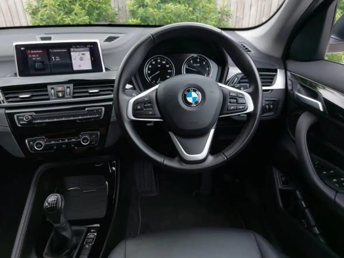 2022-bmw-x1-20td-sdrive18d-xline-big-4