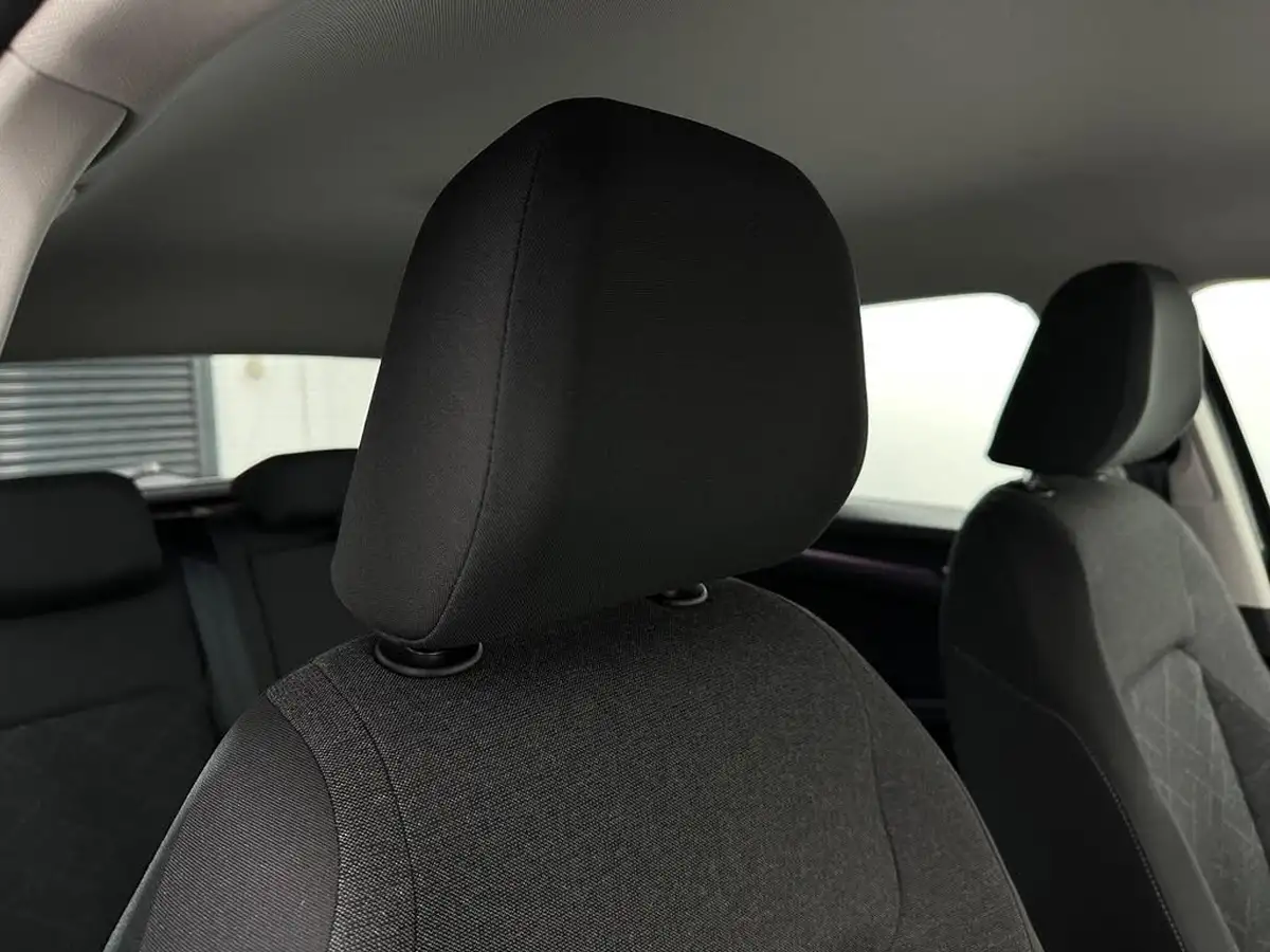 2022-volkswagen-golf-15-tsi-life-150ps-hatchback-big-30