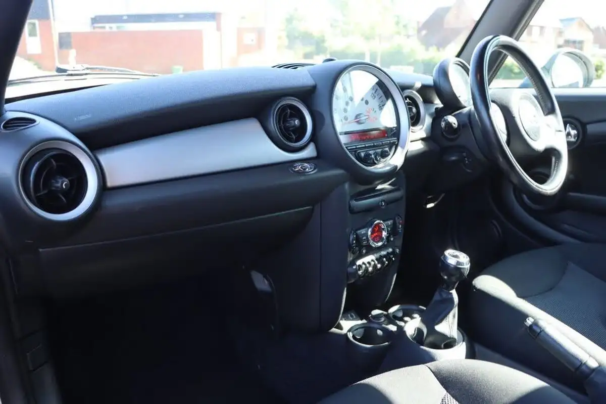 2013-mini-cooper-16-cooper-122bhp-convertible-2d-big-23