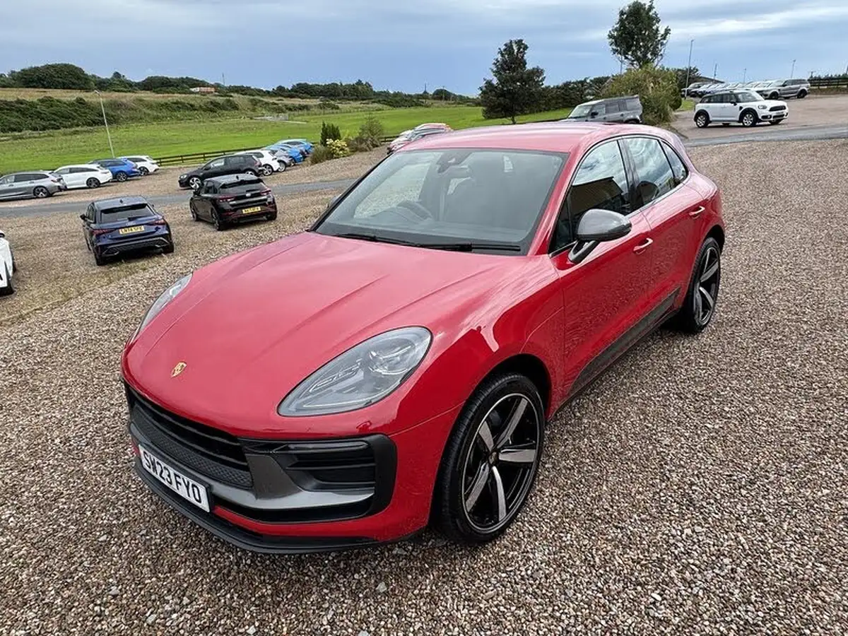 2023-porsche-macan-20-big-10
