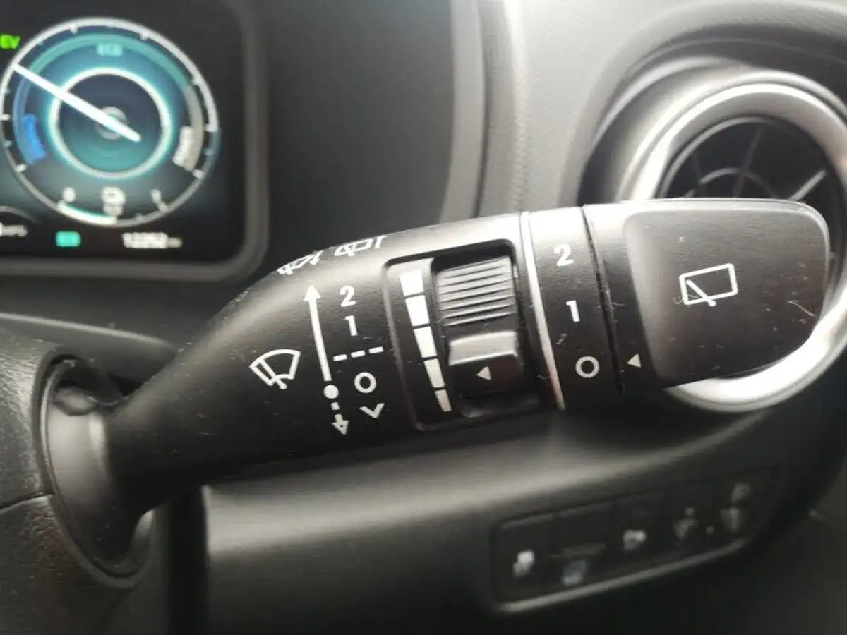 2022-hyundai-kona-16-gdi-se-connect-big-17