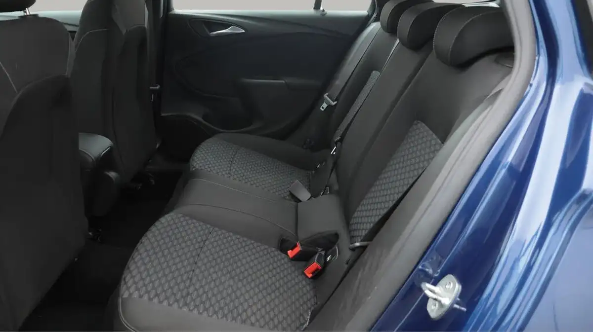 2021-vauxhall-astra-15-turbo-d-business-edition-nav-122ps-estate-big-16