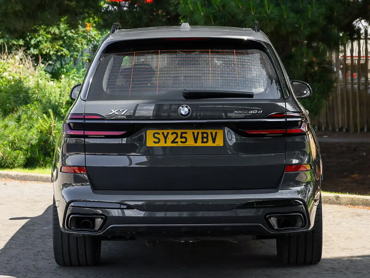 2025-bmw-x7-30td-xdrive-40d-m-sport-big-14