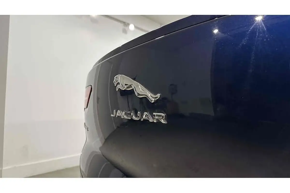 2022-jaguar-i-pace-ev400-se-big-13