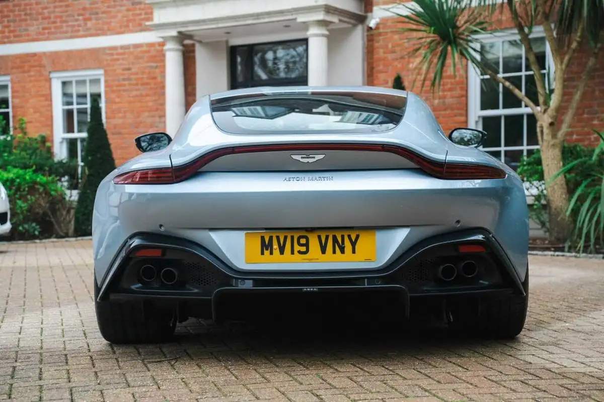 2019-aston-martin-vantage-40-v8-vantage-big-9