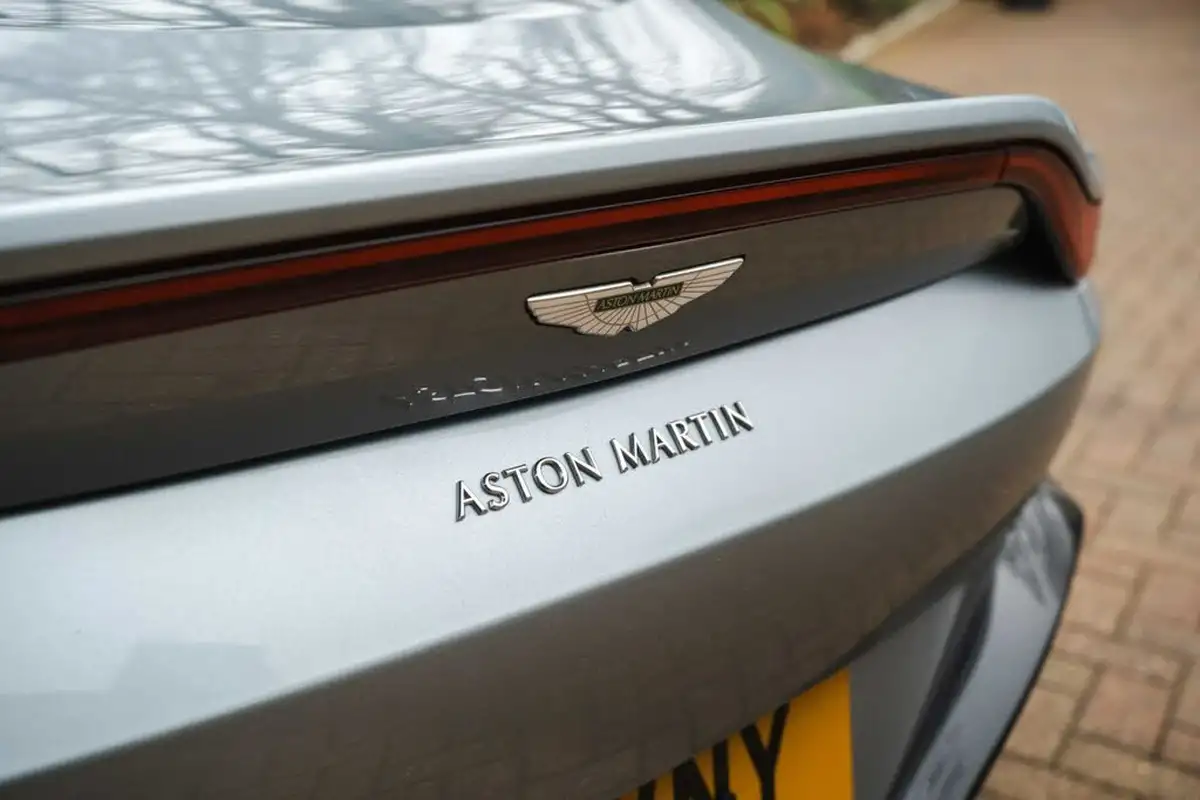 2019-aston-martin-vantage-40-v8-vantage-big-33