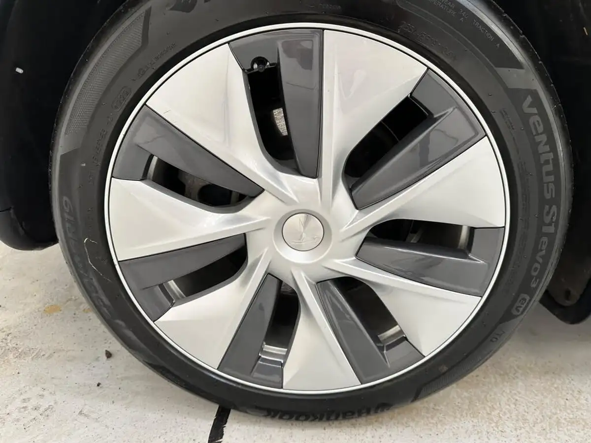 2022-tesla-model-y-e-long-range-big-33