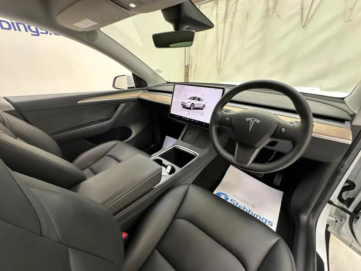2022-tesla-model-y-e-long-range-big-9