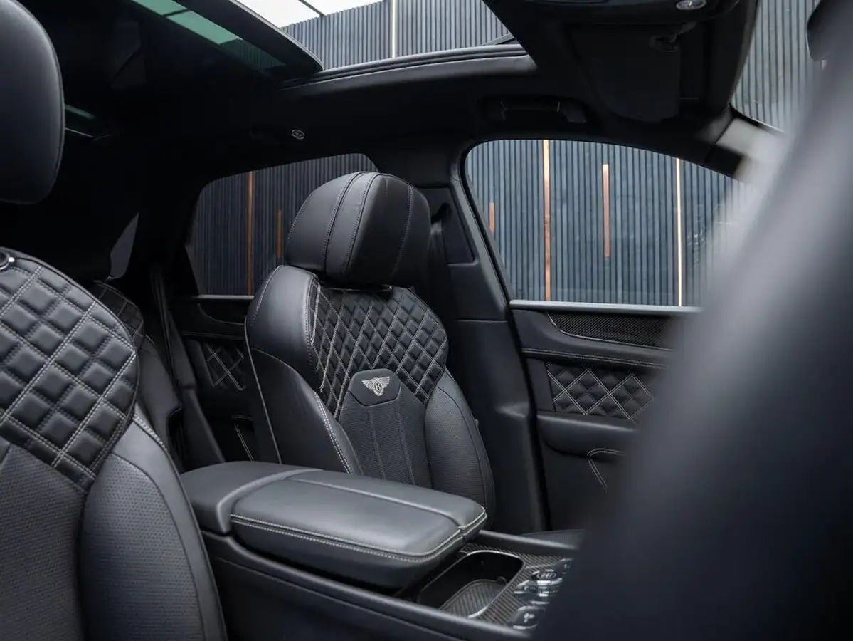 2019-bentley-bentayga-40-v8-big-39