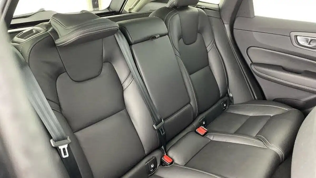 2024-volvo-xc60-20-t8-ultimate-dark-big-23