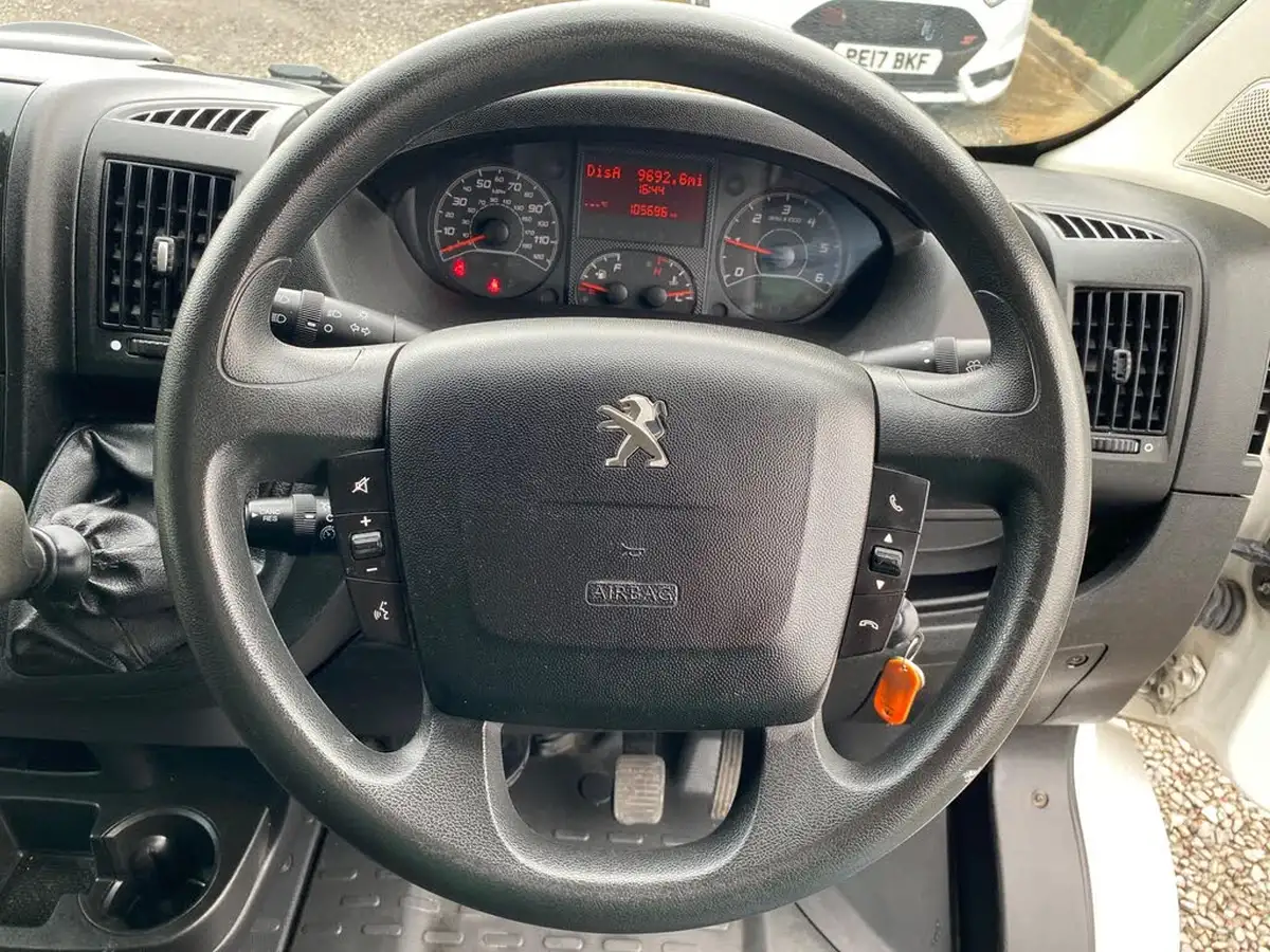 2019-peugeot-boxer-20-bluehdi-professional-335-l3-h2-big-39