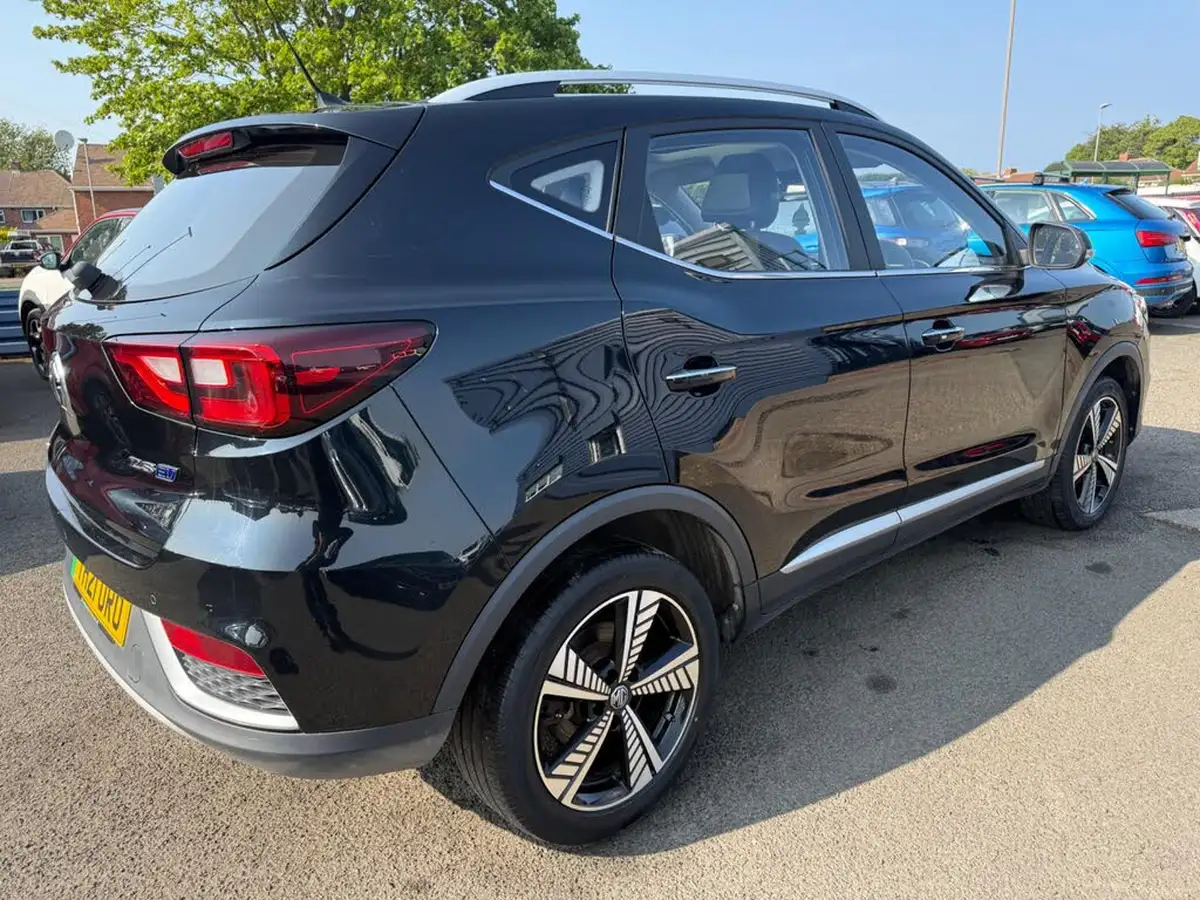 2021-mg-zs-suv-e-exclusive-ev-big-18