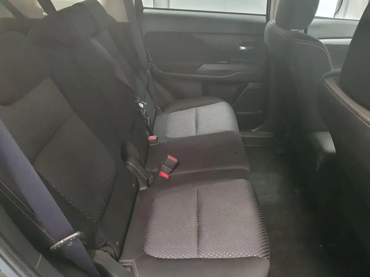 2017-mitsubishi-outlander-22di-d-3-big-11