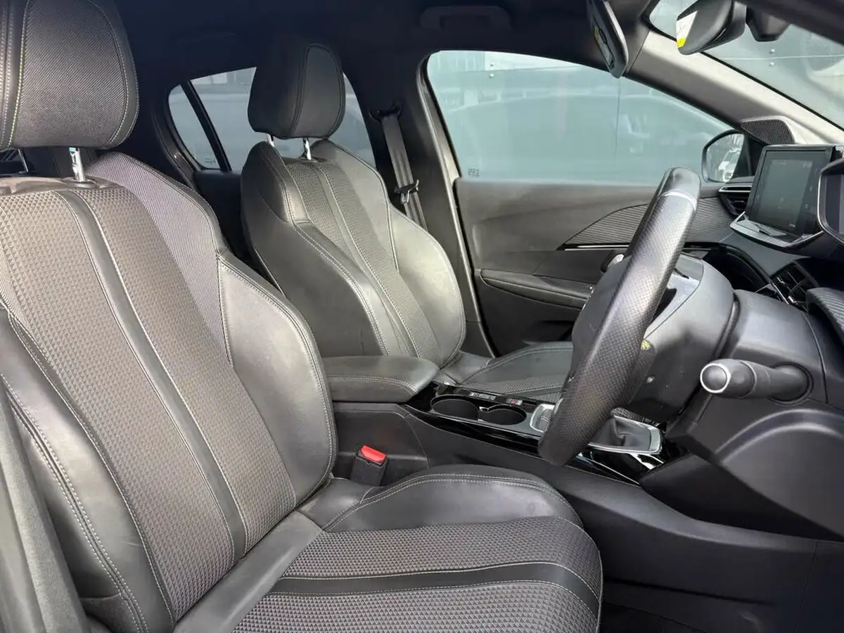 2020-peugeot-208-12-puretech-gt-line-100bhp-big-17