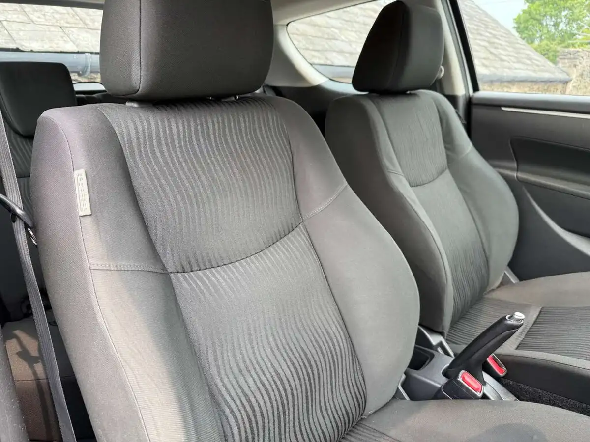2011-suzuki-swift-12-sz3-3d-big-17