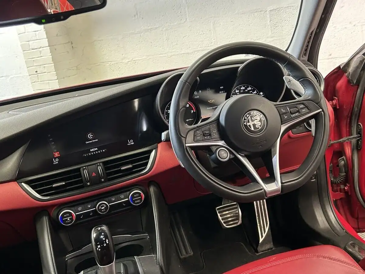 2018-alfa-romeo-giulia-20-veloce-big-33