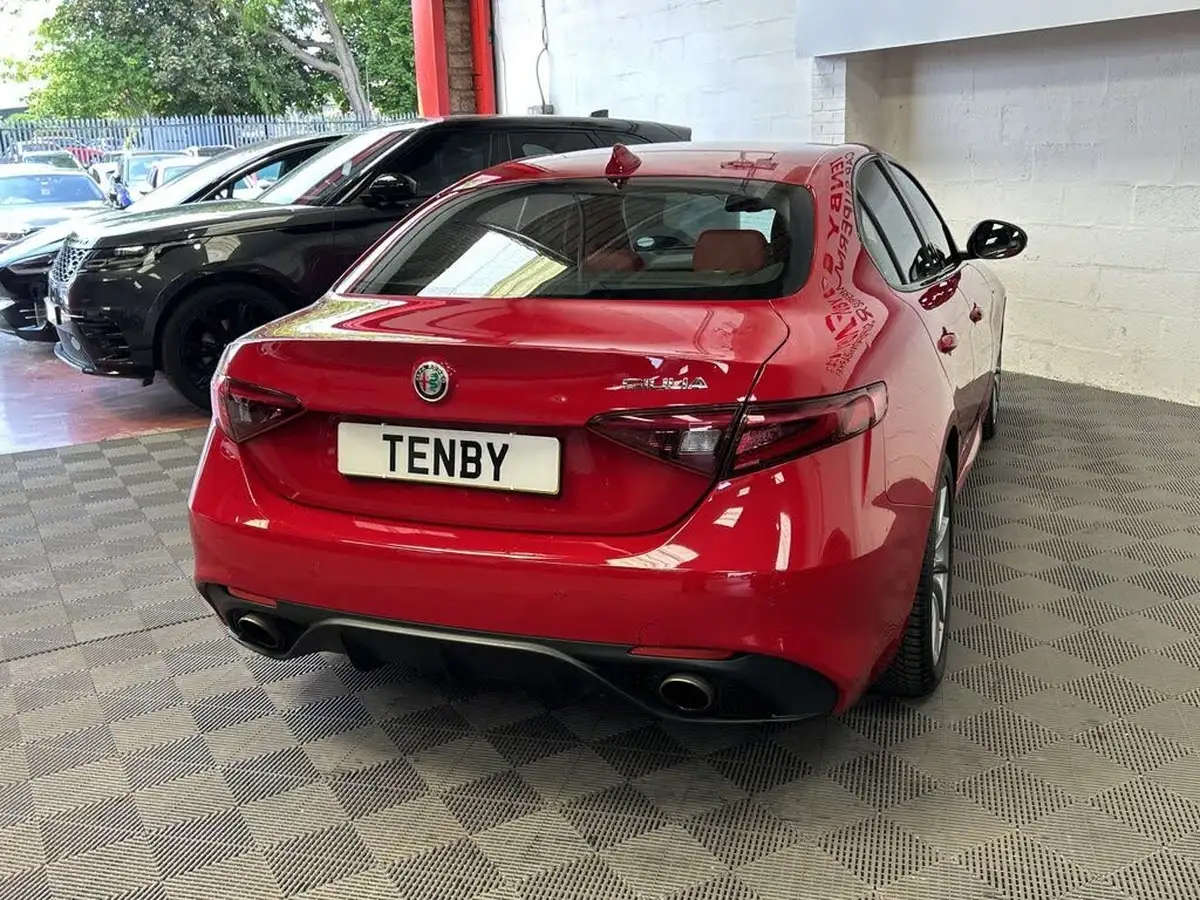 2018-alfa-romeo-giulia-20-veloce-big-9