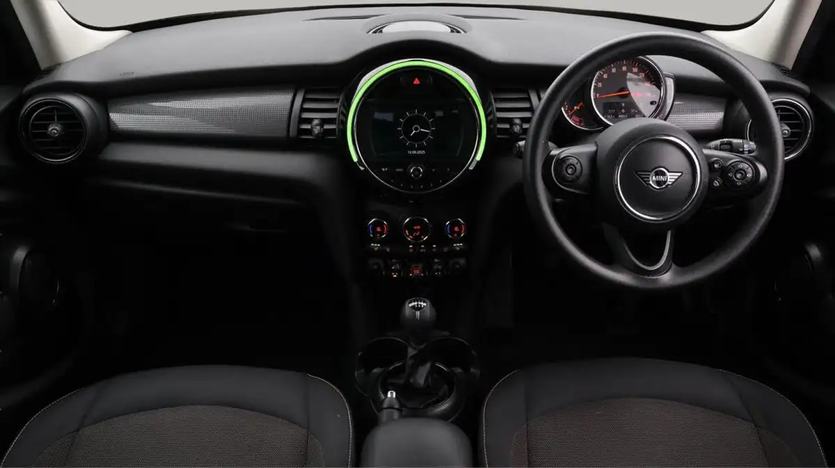 2020-mini-countryman-15-cooper-classic-big-13