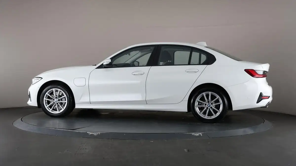 2021-bmw-3-series-20-330e-se-pro-saloon-4d-big-36