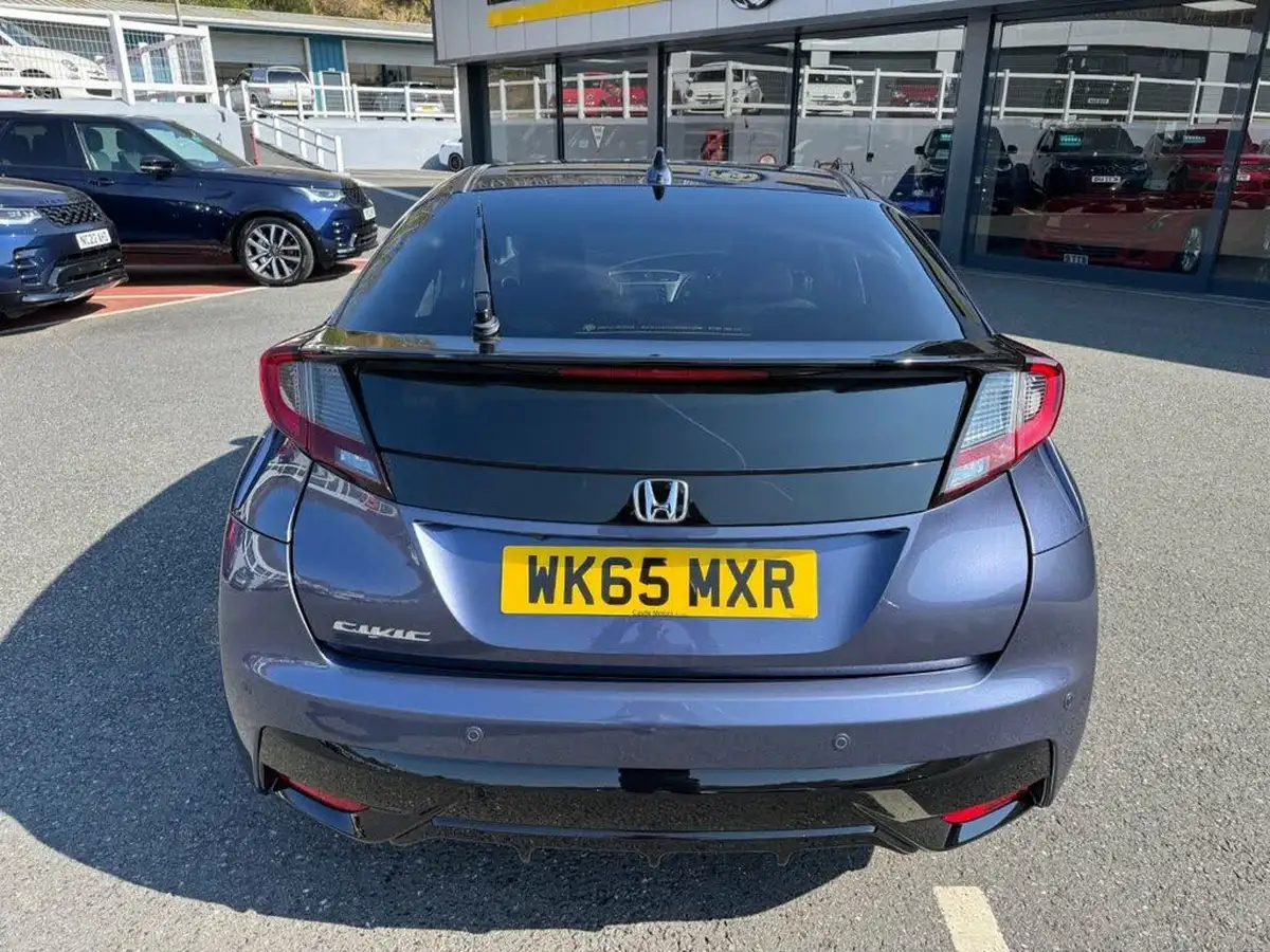 2015-honda-civic-18-se-plus-honda-connect-with-navi-hatchback-big-5