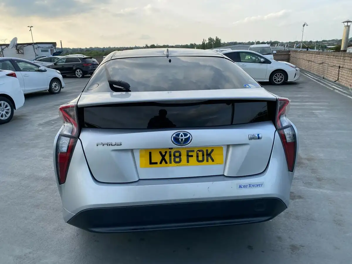 2018-toyota-prius-hybrid-big-13
