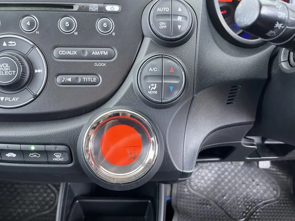 2013-honda-jazz-14-es-plus-big-41