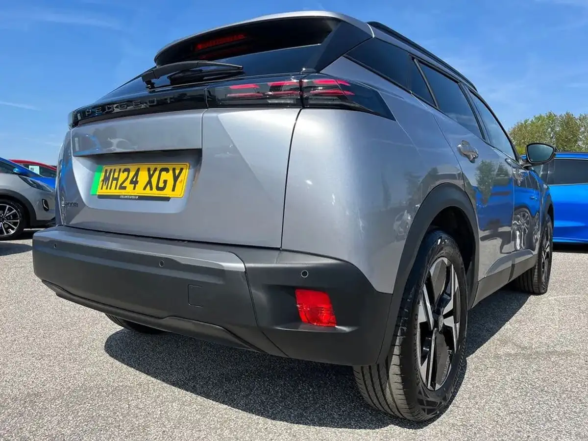 2024-peugeot-2008-suv-e-allure-136ps-50kwh-big-23