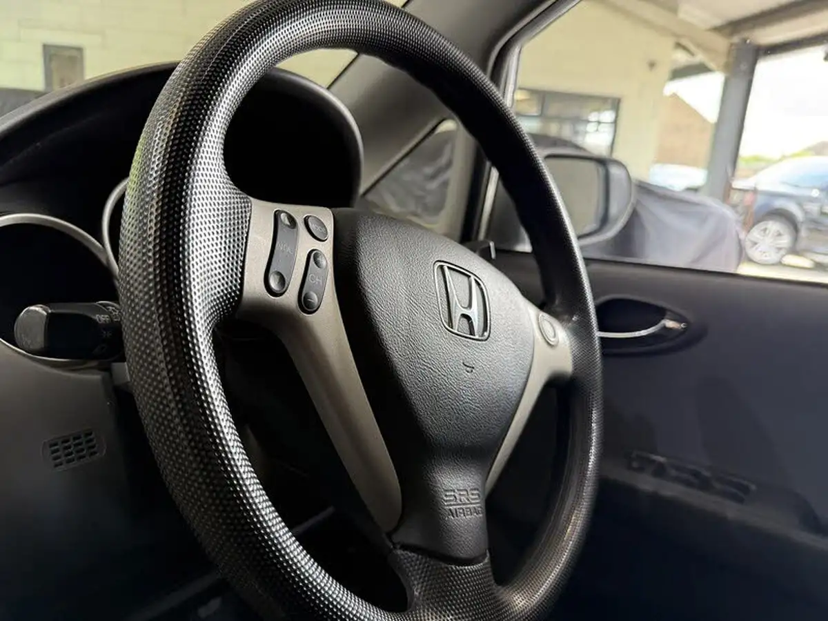 2009-honda-jazz-14-se-cvt-7-big-17