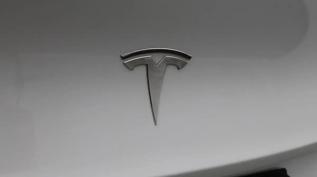 2022-tesla-model-y-e-long-range-big-21
