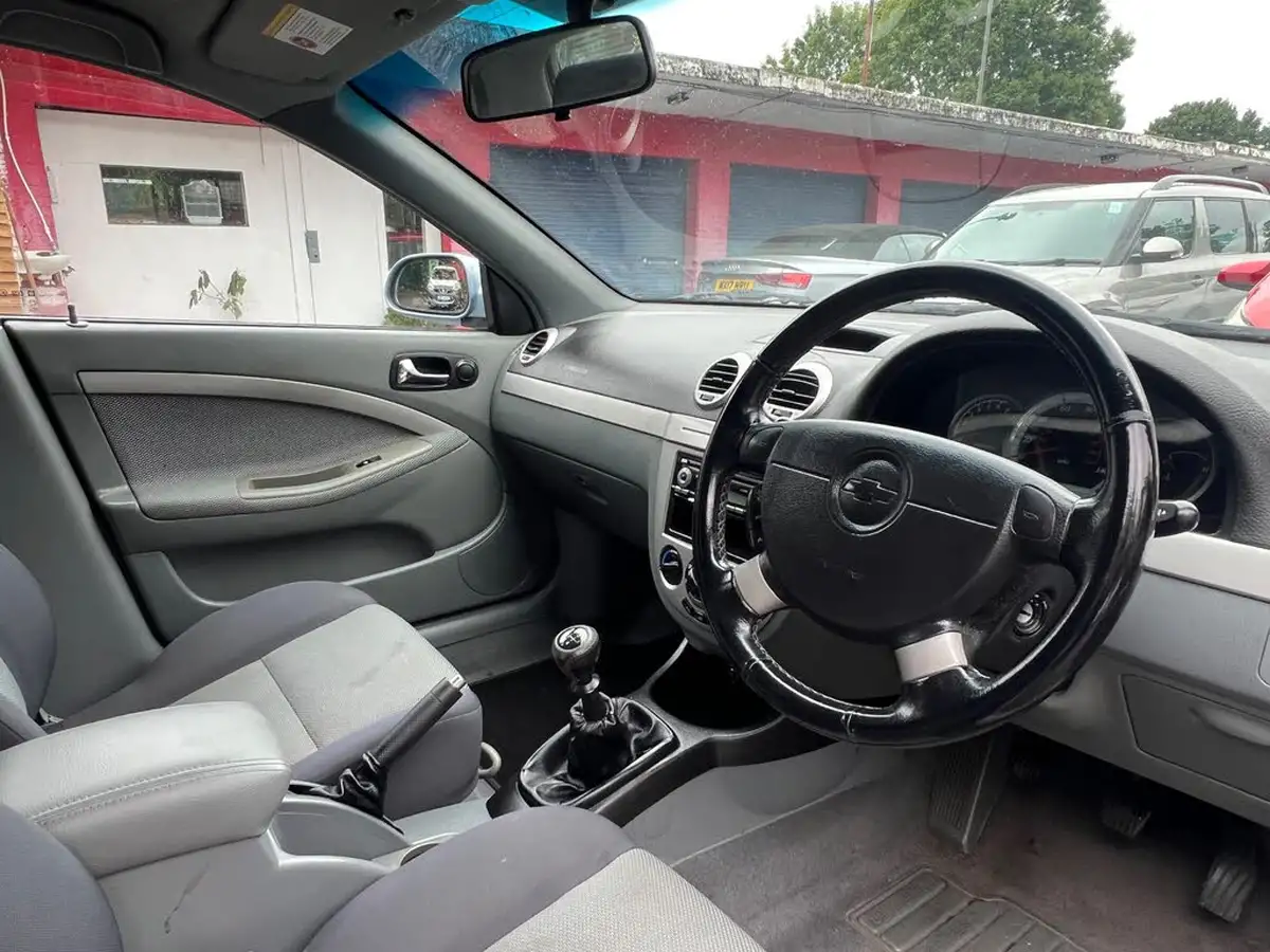2009-chevrolet-lacetti-16-sx-hatchback-big-8