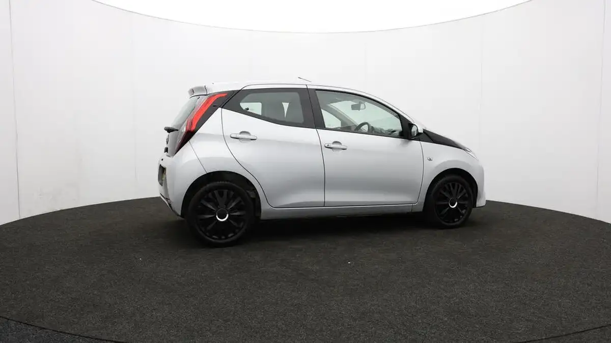 2019-toyota-aygo-10-vvt-i-x-play-big-30