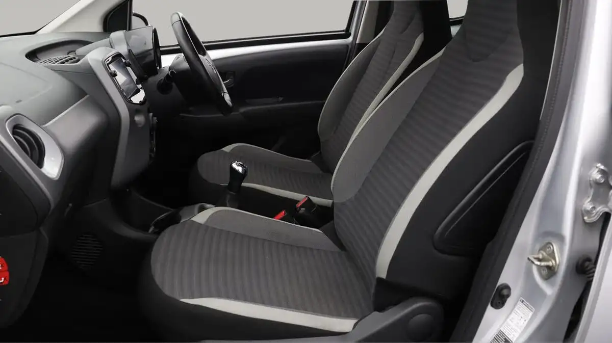 2019-toyota-aygo-10-vvt-i-x-play-big-14