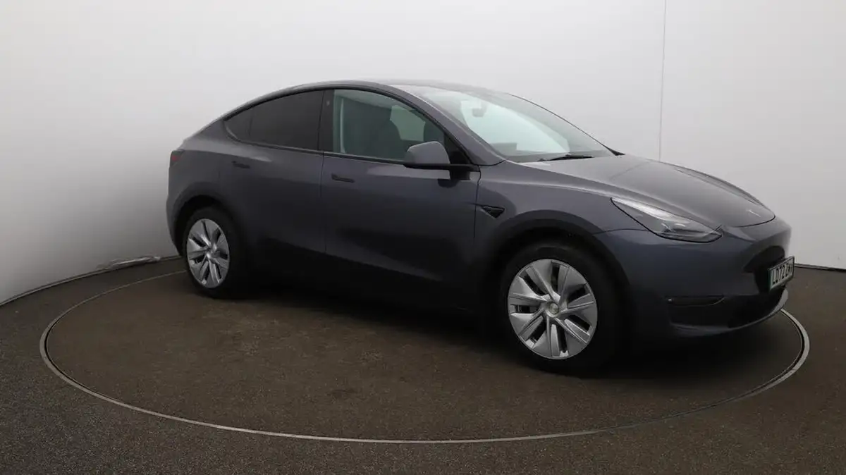 2022-tesla-model-y-e-long-range-big-45