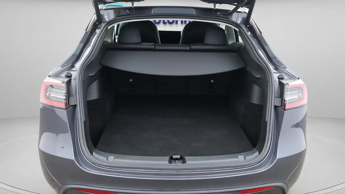 2022-tesla-model-y-e-long-range-big-17