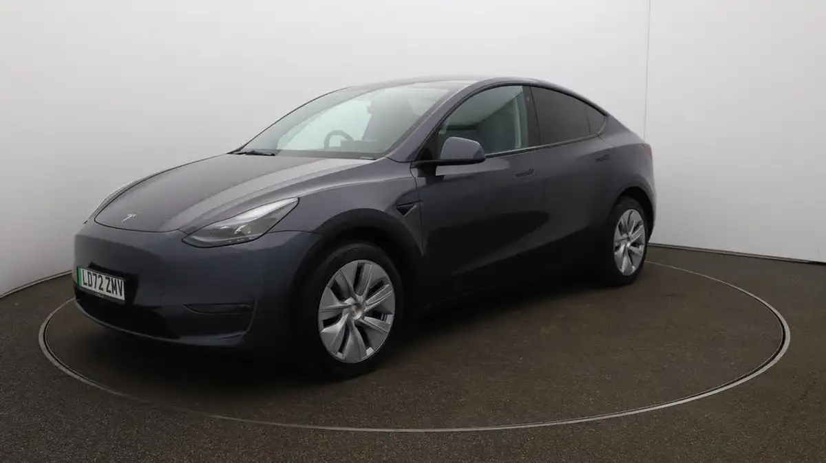 2022-tesla-model-y-e-long-range-big-69