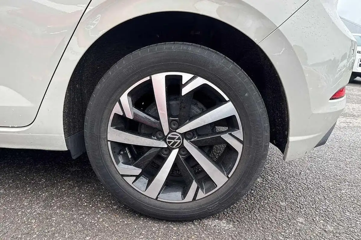 2022-volkswagen-polo-10-tsi-life-big-4