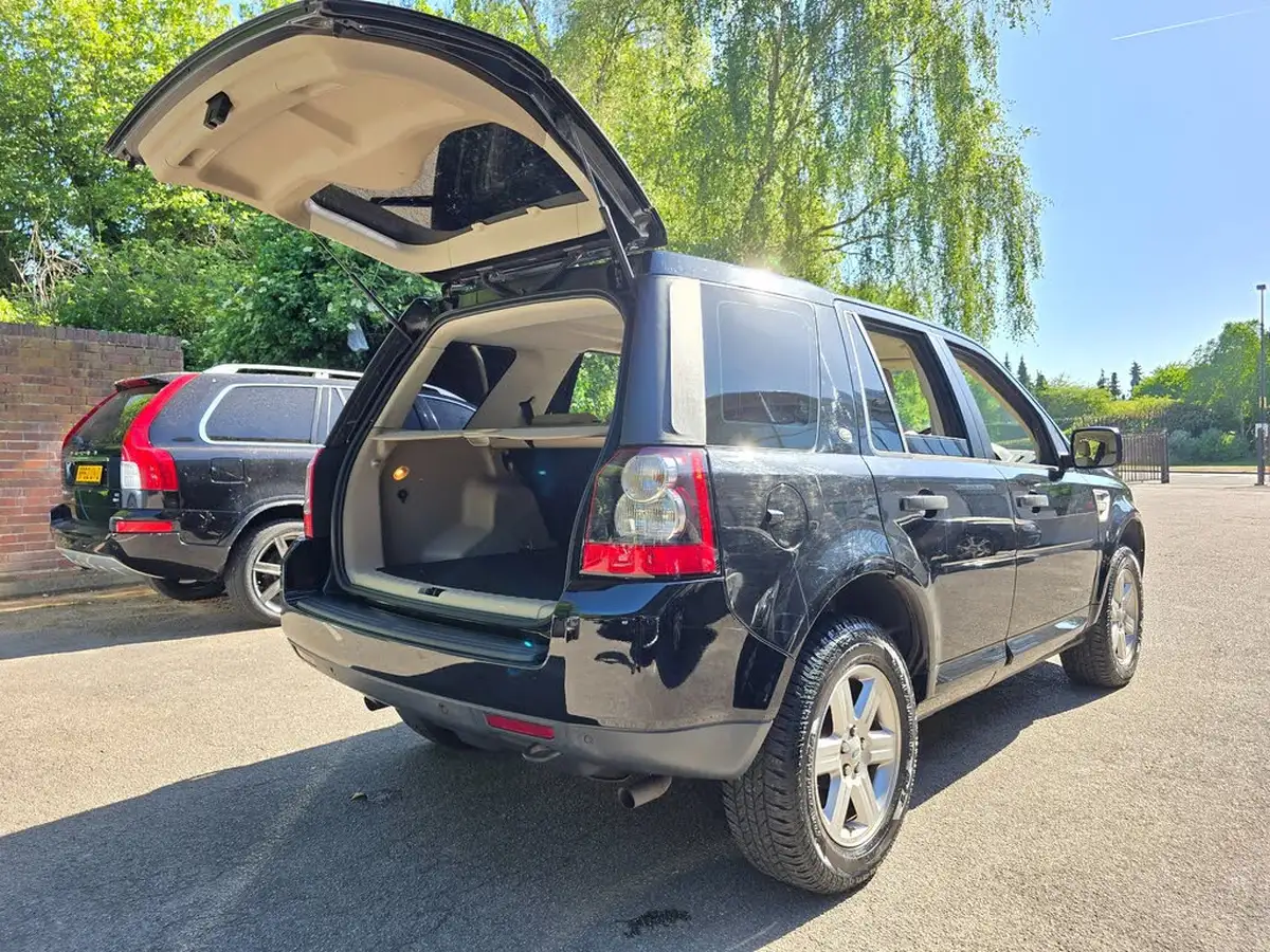 2011-land-rover-freelander-2-big-63