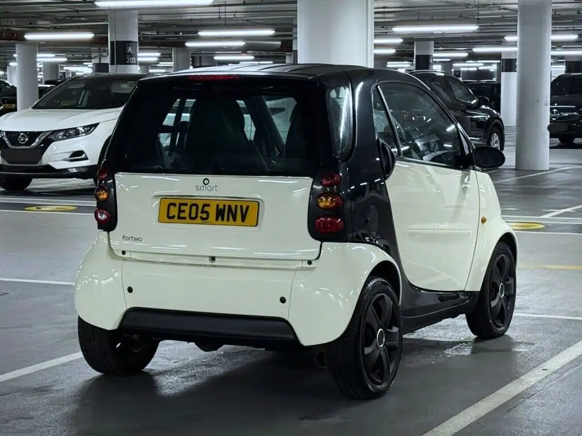 2005-smart-smart-07-fortwo-pure-50bhp-hatchback-3d-big-14