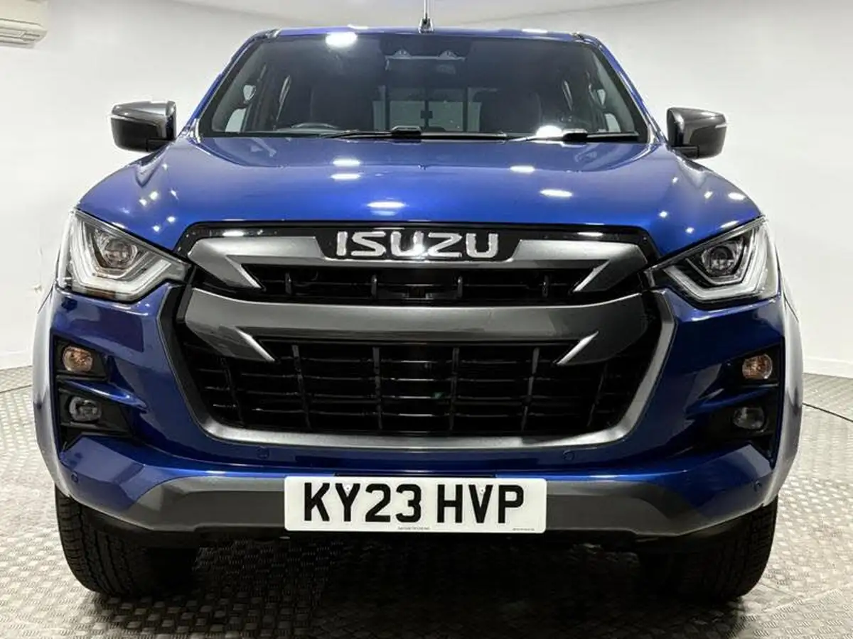 2023-isuzu-d-max-19td-v-cross-big-7