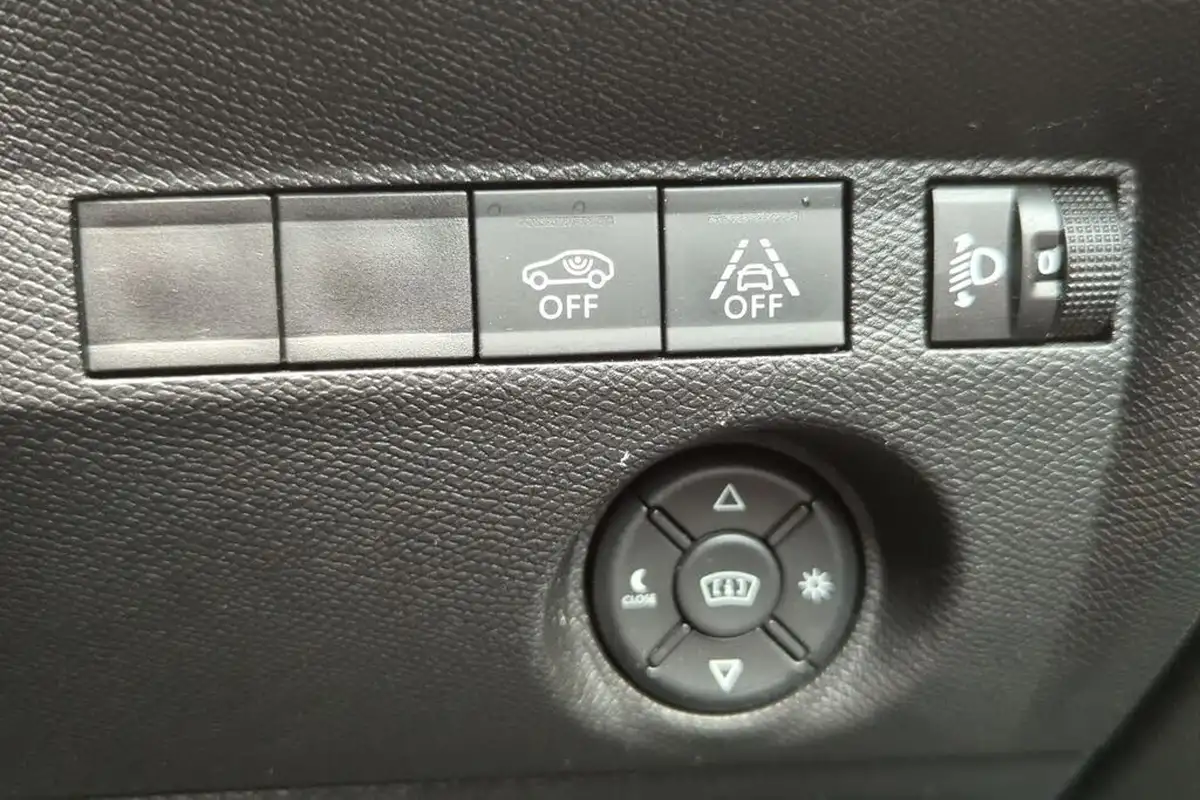 2022-citroen-c4-12-puretech-shine-130ps-big-27