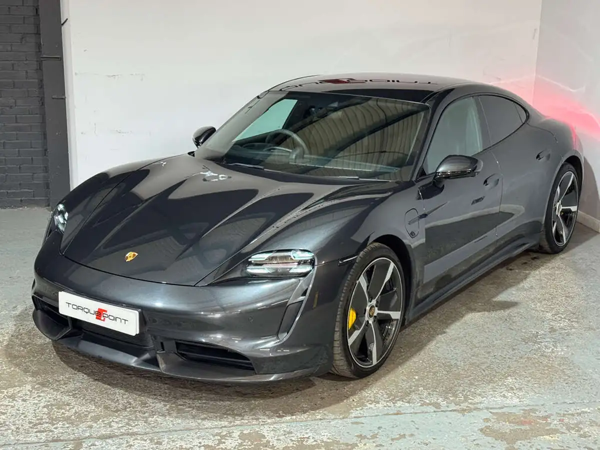 2020-porsche-taycan-e-turbo-s-big-33