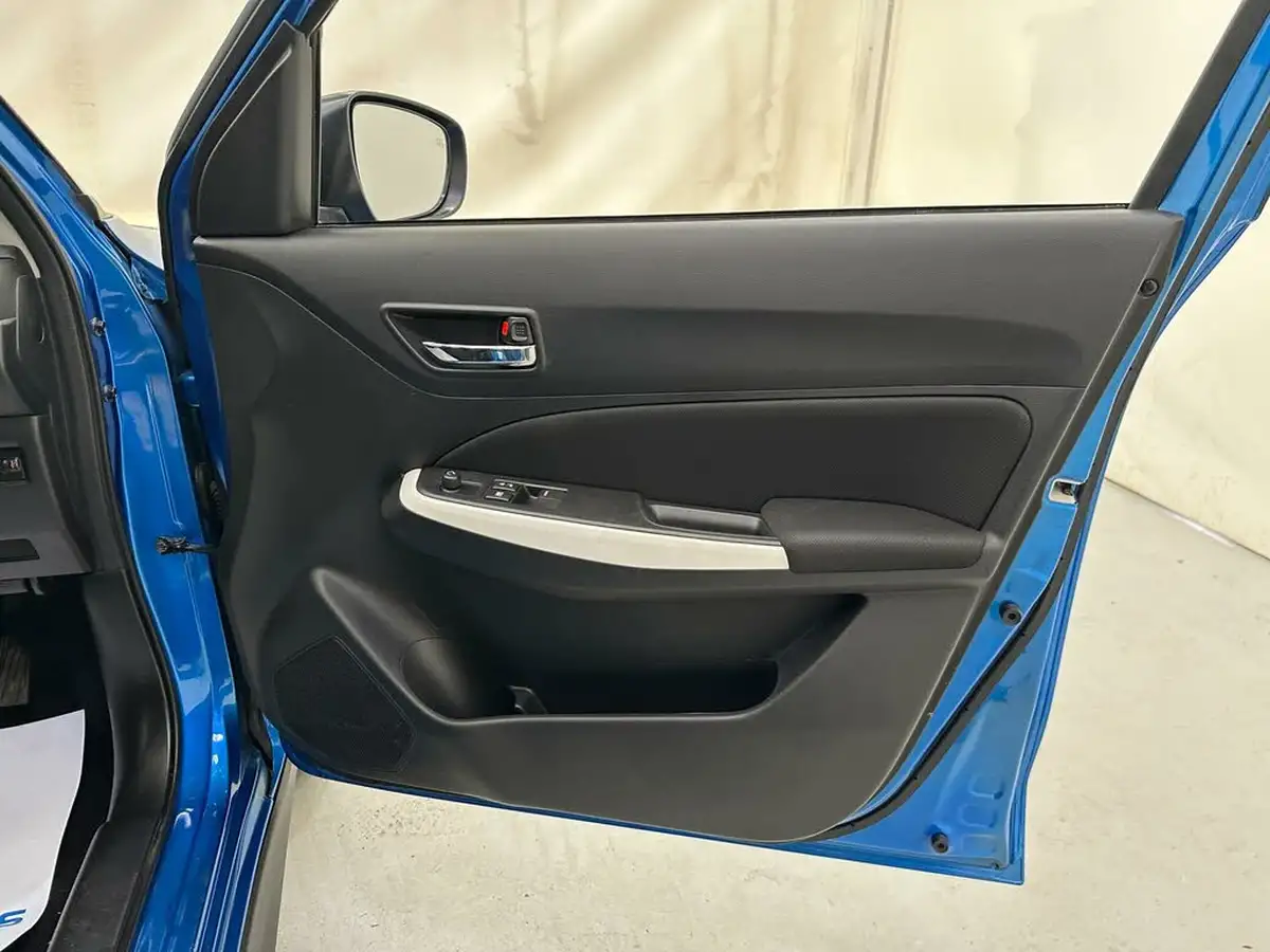 2019-suzuki-swift-12-dualjet-attitude-big-9